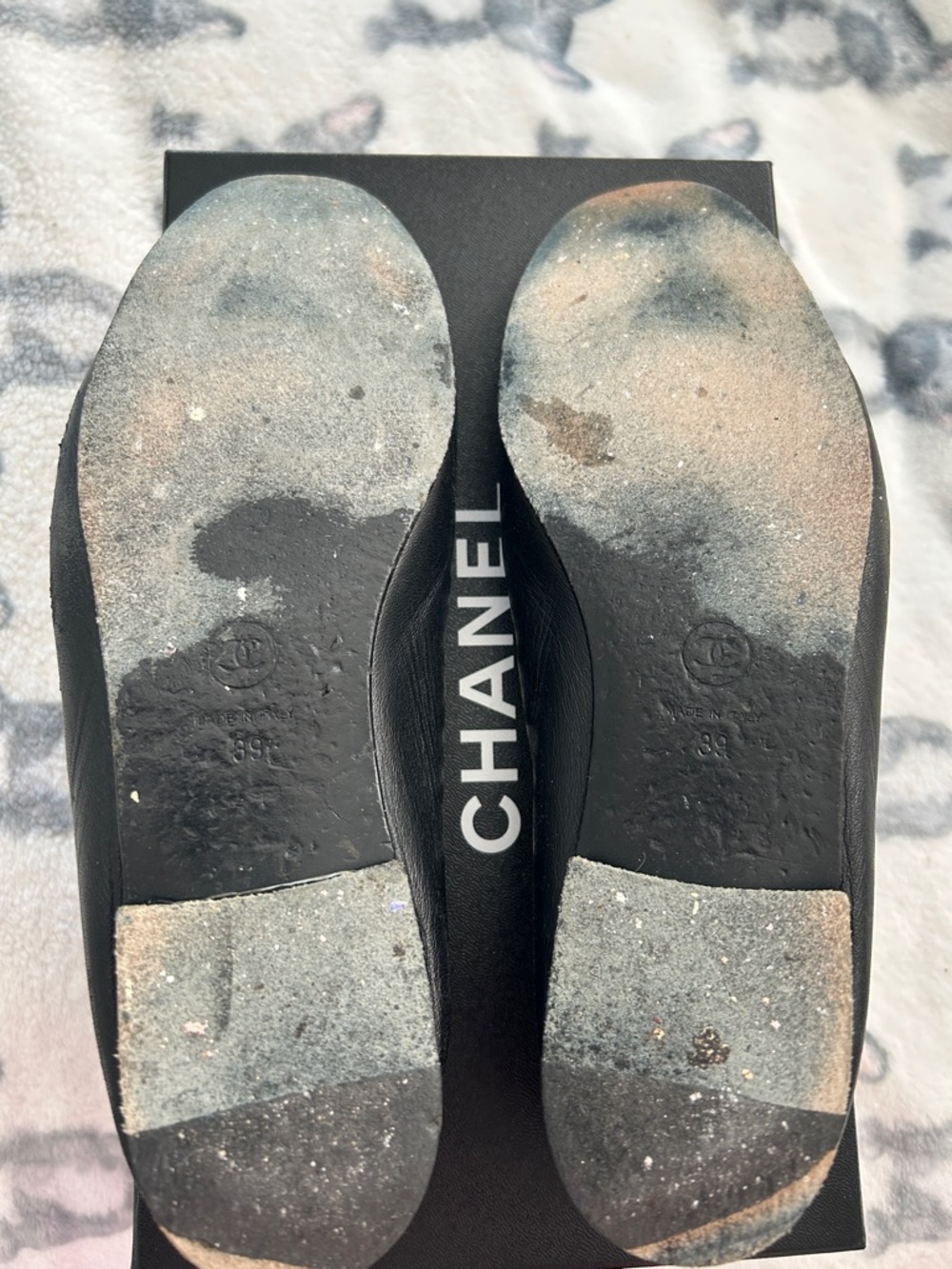 CHANEL Black Leather Cap-Toe Ballet Flats with Bow - Picture 5 of 7